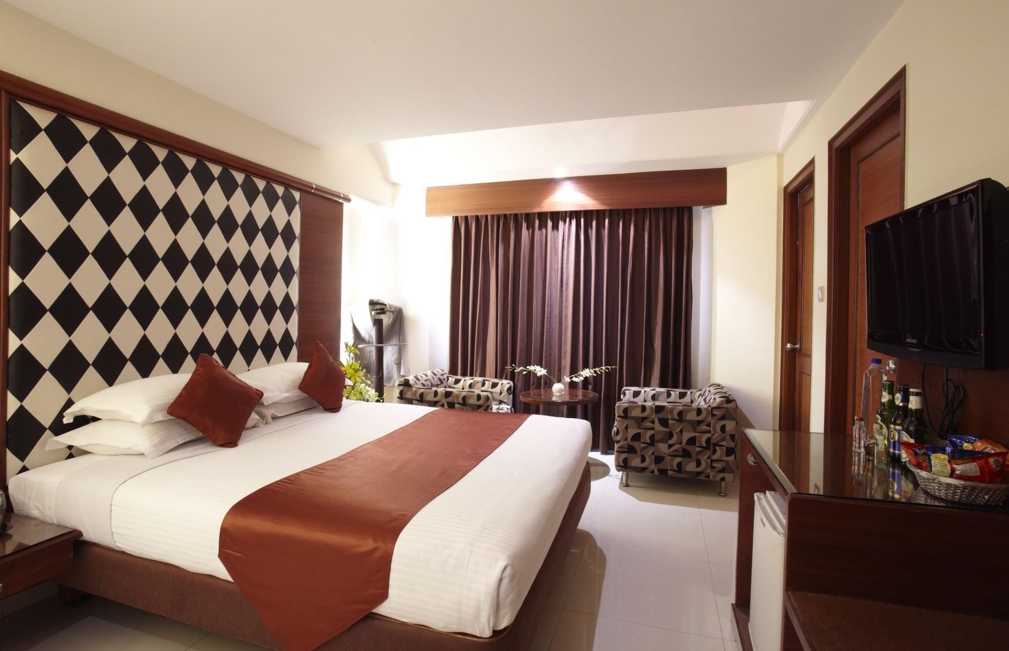 The President Hotel Bangalore Exterior photo