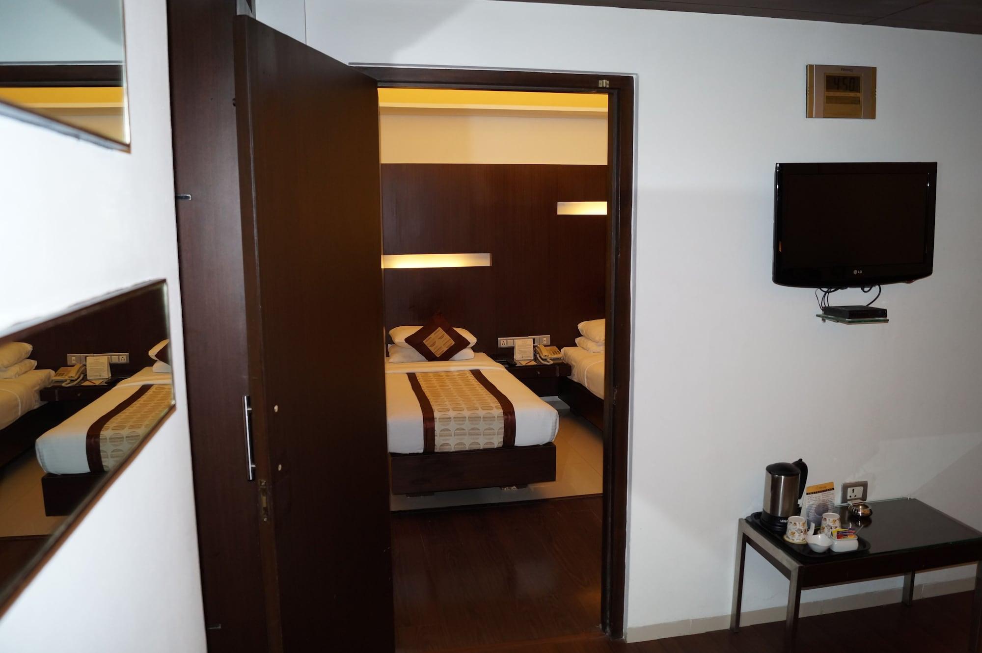 The President Hotel Bangalore Exterior photo