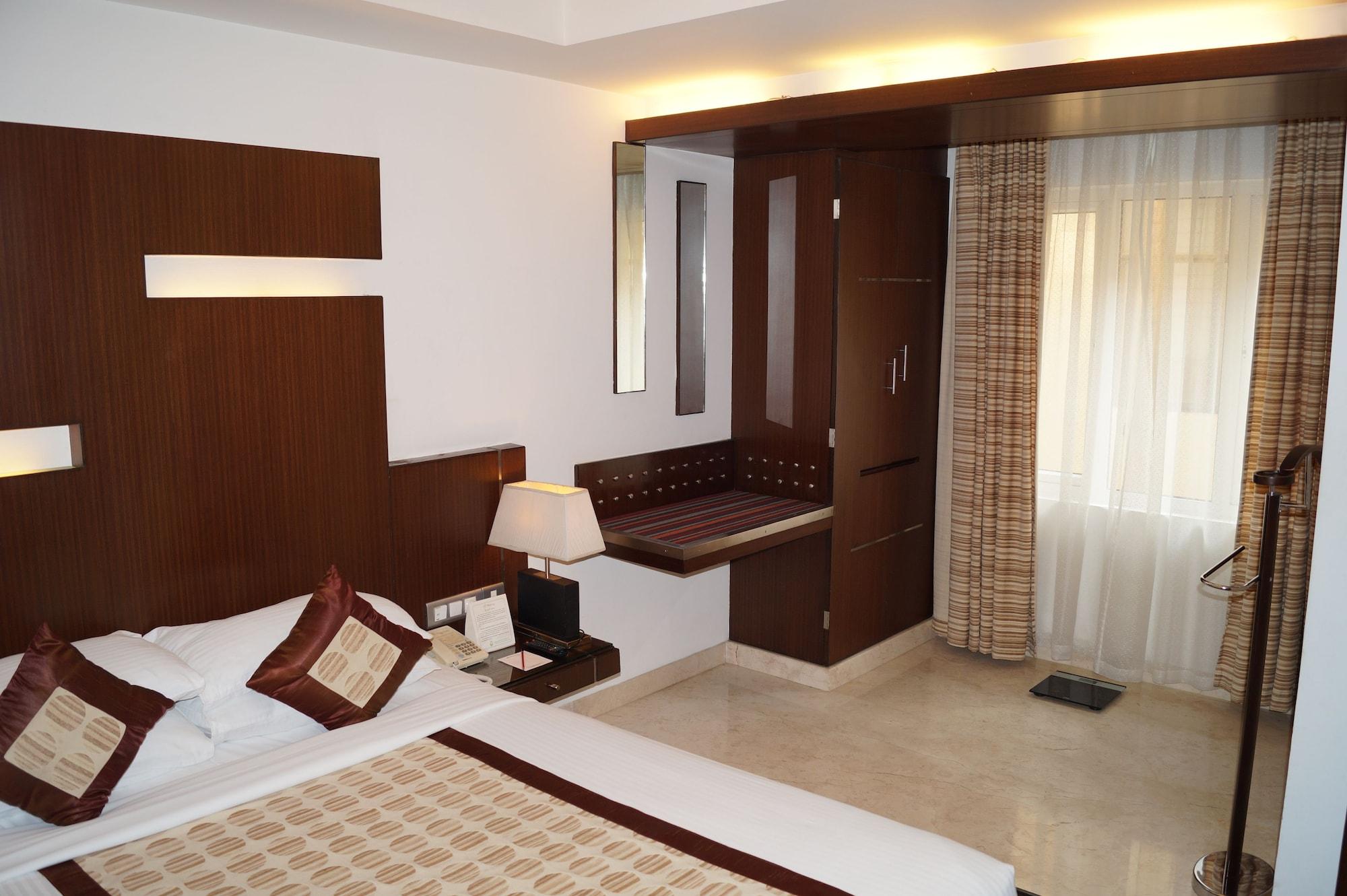 The President Hotel Bangalore Exterior photo