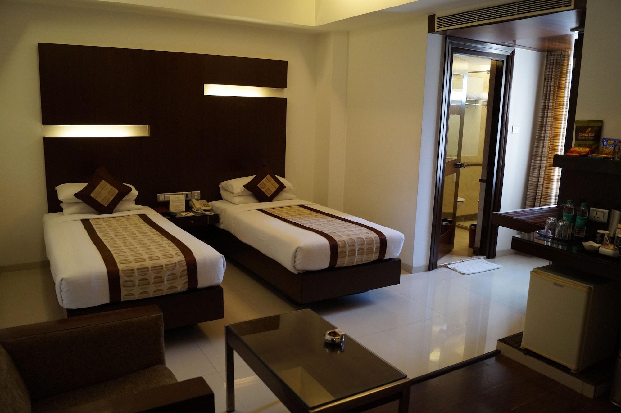 The President Hotel Bangalore Exterior photo