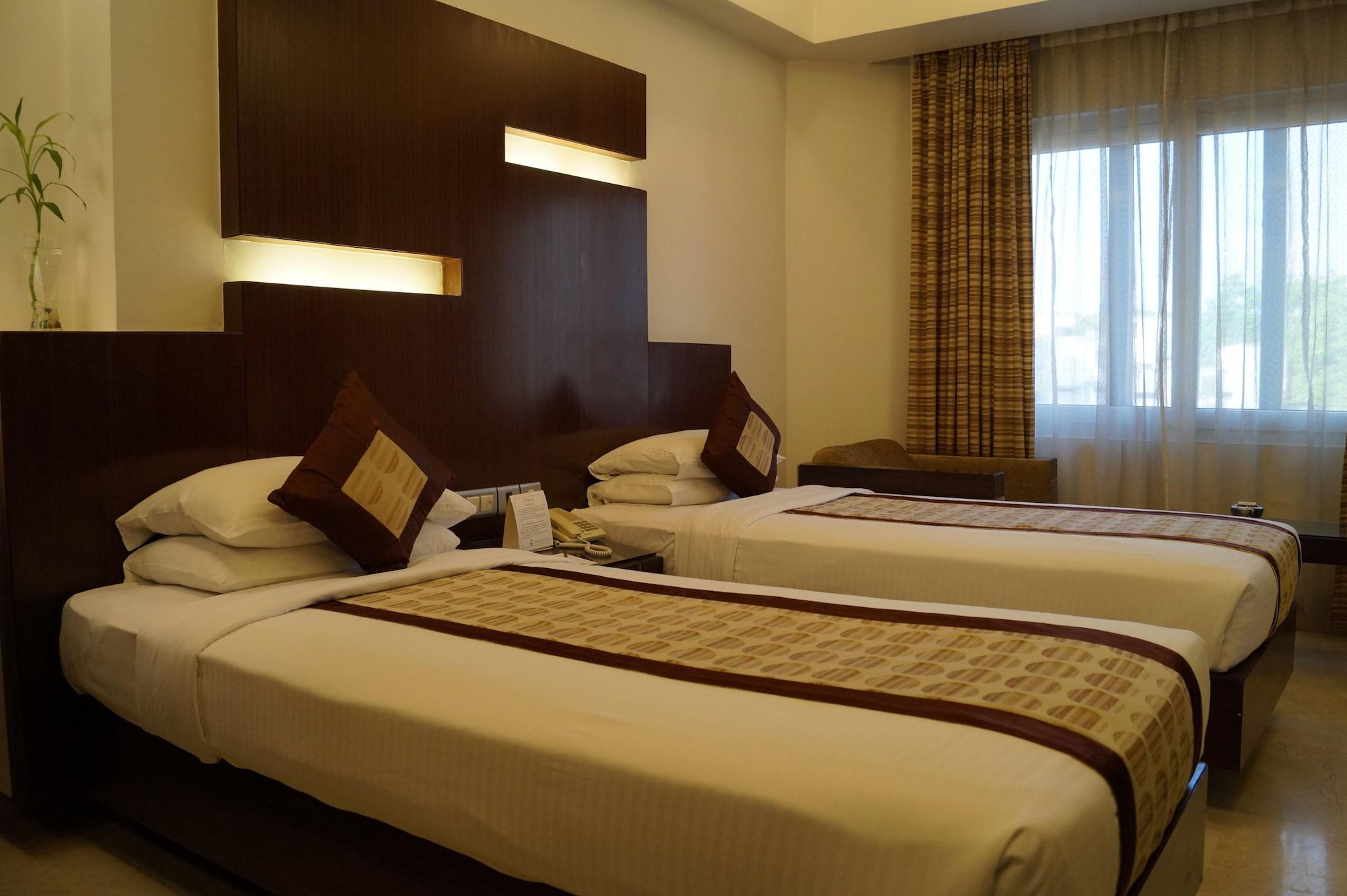 The President Hotel Bangalore Exterior photo