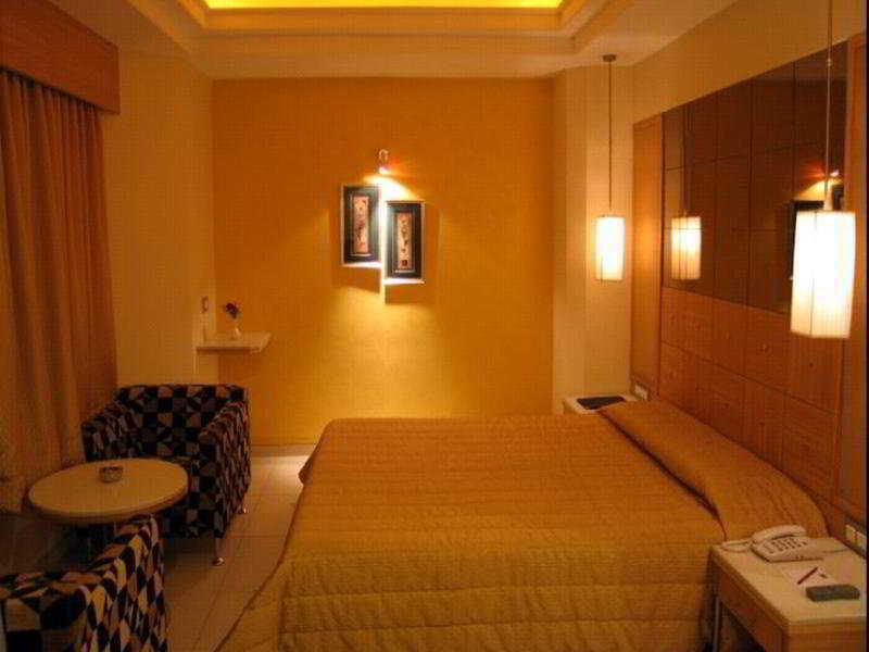 The President Hotel Bangalore Exterior photo